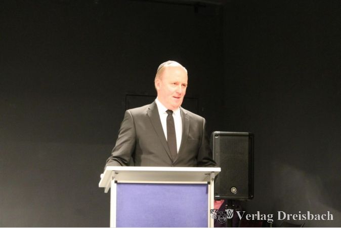 Die Ansprache zur diesjährigen Gedenkveranstaltung in der Kulturscheune hielt Uwe Becker (CDU), Antisemitismusbeauftragter des Landes Hessen und Bürgermeister der Stadt Frankfurt am Main.