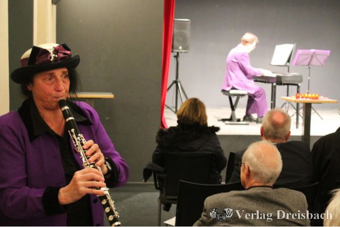 Im musikalischen Teil der Gedenkveranstaltung überzeugte Klarinettistin Irith Gabriely durch virtuoses, bewegendes Spiel.