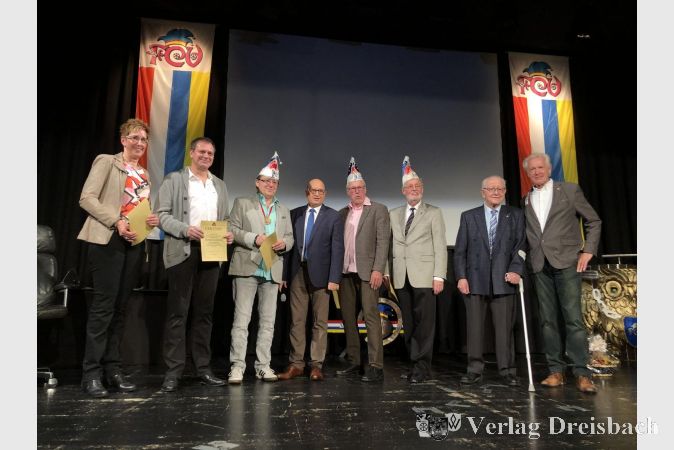 Für ihre langjährige Treue erhielten sechs Mitglieder eine Auszeichnung des Flörsheimer Carneval Vereins.