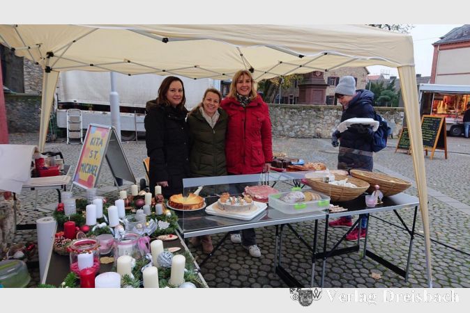 Eine verlockende Auswahl bot das Kuchenbuffet der Elternvertreter der Kita St. Michael am vergangenen Freitag auf dem Flörsheimer Wochenmarkt.