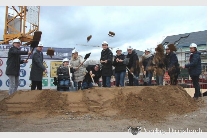Mit dem traditionellen Spatenstich wurde die Baustelle, an der bereits seit September gearbeitet wird, offiziell eröffnet.