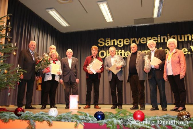 Ehrungen für insgesamt 420 Jahre Mitgliedschaft bei der Sängervereinigung Okriftel standen beim Adventskaffee das Vereins auf dem Programm.