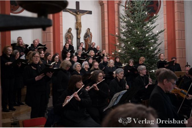 Der Chor des Caecilienverein Kriftel wurde begleitet von der Kammerphilharmonie Rhein-Main.