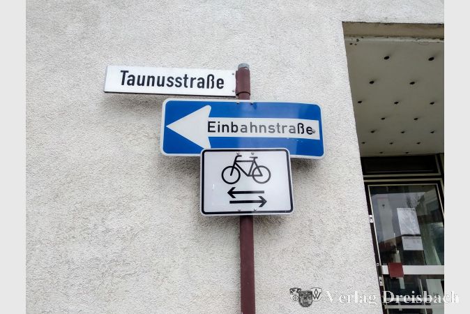 Autofahrer aufgepasst: Hier können Ihnen Fahrradfahrer entgegen kommen.