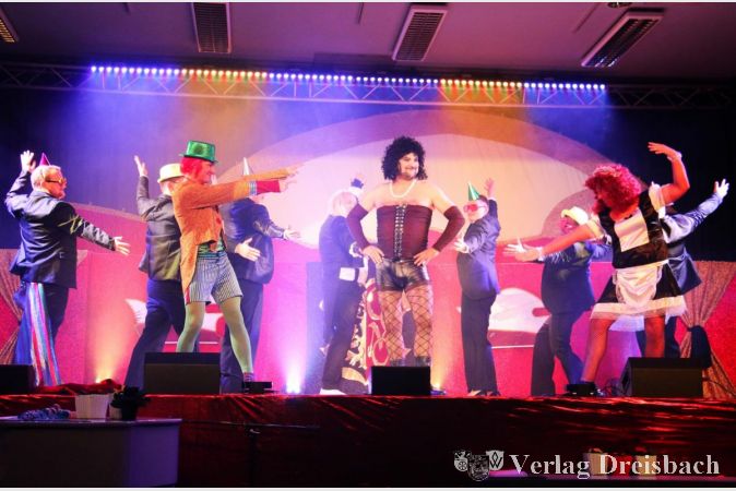 Die "Nachteulen" tanzen in diesem Jahr zu Musik aus der "Rocky Horror Picture Show".