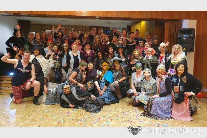 Der "Hexensturm" an Altweiberfastnacht im Rathaus fiel wieder größer aus.