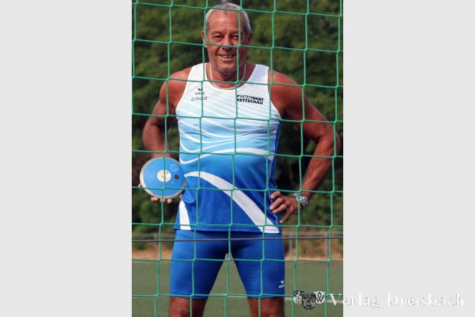 Eckard Kiel darf wieder ran - der Flörsheimer Senioren-Leichtathlet zeigte sich im ersten Wettkampf nach langer Zwangspause in guter Frühform.