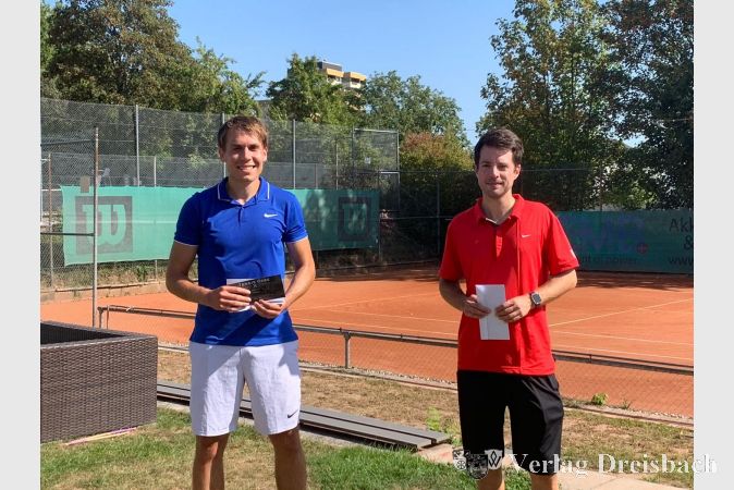 Die Herren nach der Siegerehrung: Mathias Klasen (links), Nico Engels.