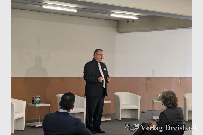 Bürgermeister Klaus Schindling begrüßte die zahlreich erschienenen Gäste.