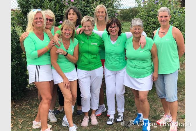 Die Damen 50-Mannschaft des MTHC Eddersheim spielt künftig in der Verbandsliga. Zur Mannschaft gehören: Marion Müller, Mira Enders, Beate Grünewald, Uschi Ehmes, Ingrid Dellmann, Christine Kuwaldt, Claudia Hainbuch, Susi Teichner und Evelyn Podewils.
