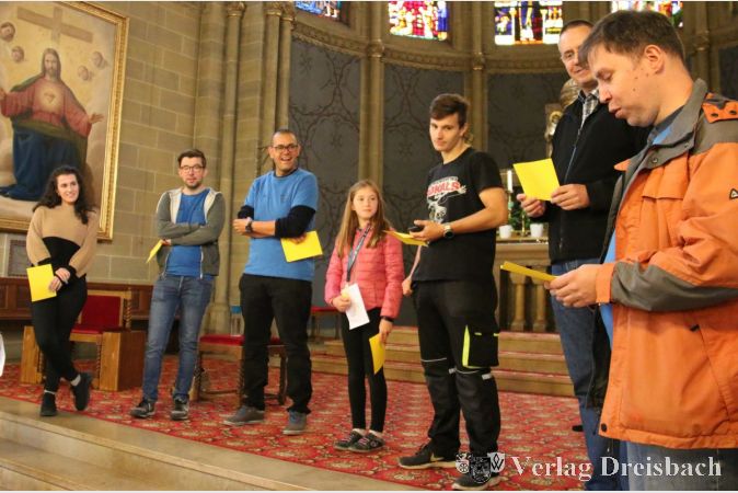 Nicht nur beim "ungeordneten Vater Unser" des Schnupperkurses hatten alle viel Spaß in der Kirche.