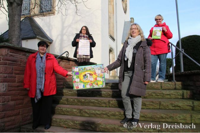 V.l.n.r.: Sonja Schaefer, Verona Lutter, Bärbel Siebert und Walburga Seel haben für die "Martinspost" ein Weihnachtsspiel entworfen.