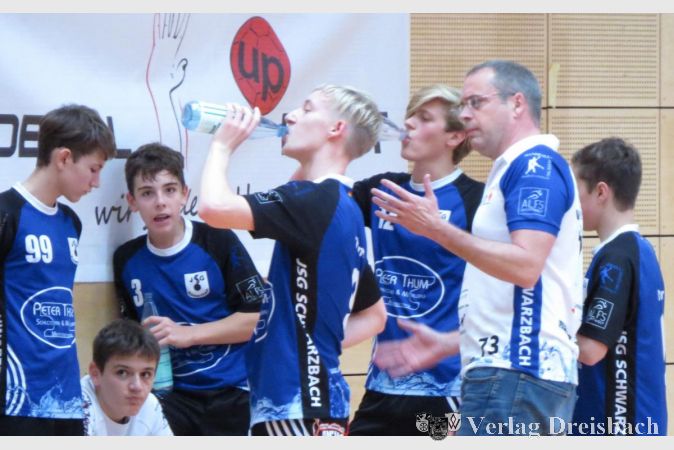 Stefan Welschehold bei der Team-Ansprache. Er ist nun in der Jugend "Trainer des Jahres".