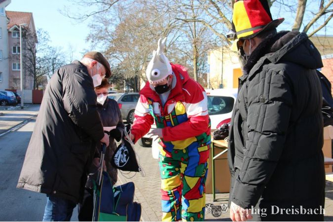 Nicht nur Kofferräume von Autos wurden mit CCM-Beutelcher gefüllt, sondern auch Fahrradkörbe oder die Tasche vom "Hackenporsche".