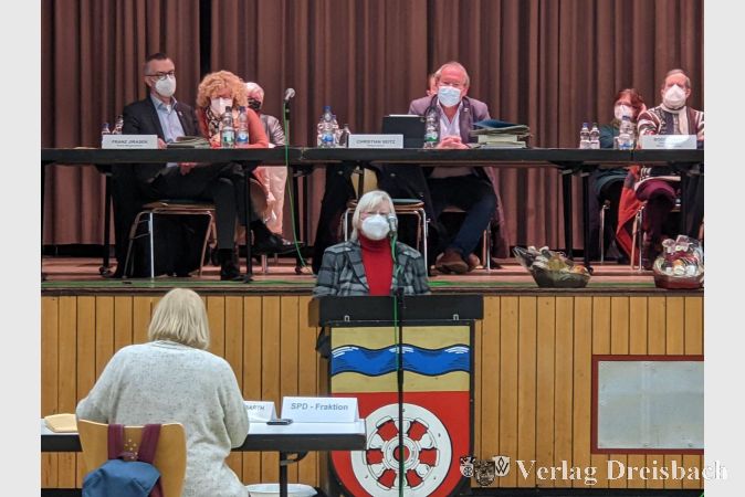 Gerlinde Sittig hielt zum Abschied eine Rede vor den Gemeindevertreterinnen und -vertretern.