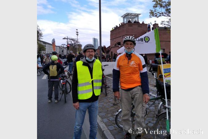 Zwei von Tausenden: Roland Biemer (l.) und Bernd Zürn bei der Frankfurter Fahrrad-Demo