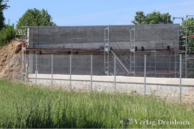 Im hinteren Bereich der Anlage wurden in den vergangenen Monaten zwar Bauarbeiten ausgeführt, die standen aber ausschließlich im Zusammengang mit den Sanierungen nach dem Brand vom Februar 2020.