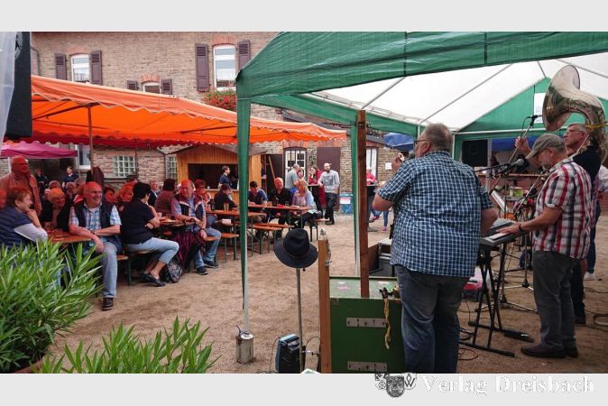 Ein Blick zurück in normalere Zeiten: So lebendig ging es bei der Feier zum 30-jährigen Jubiläum 2019 her.