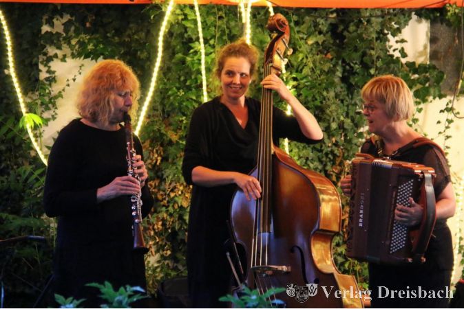 Den Musikerinnen von Klezmers Techter merkt man an. wie viel Freude ihnen das gemeinsame Musizieren bereitet.