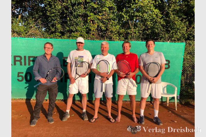 Über den Aufstieg freuen sich die Herren 50 des KTC. Von links nach rechts: Maarten Wolterink, Volker Karg, Jens Haerder, Holger Heller und Christian Bernhard.