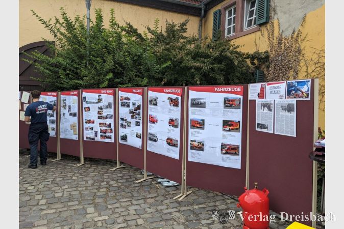 Die historische Bilderwand lieferte viele interessante Informationen über die Entwicklung der Hattersheimer Feuerwehr.