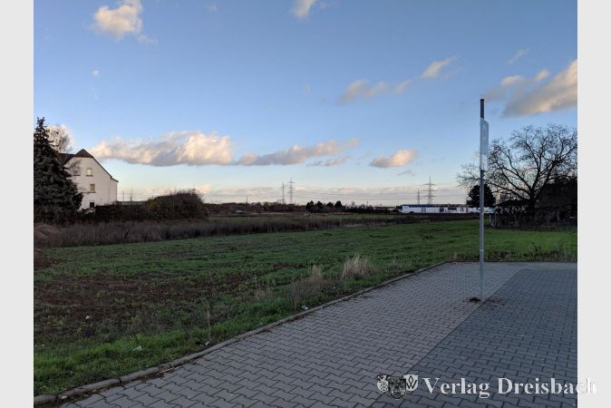 Auf dem 14 Hektar großen Areal zwischen Bahngleisen und A66 soll neuer Raum für Wohnen und Gewerbe entstehen.