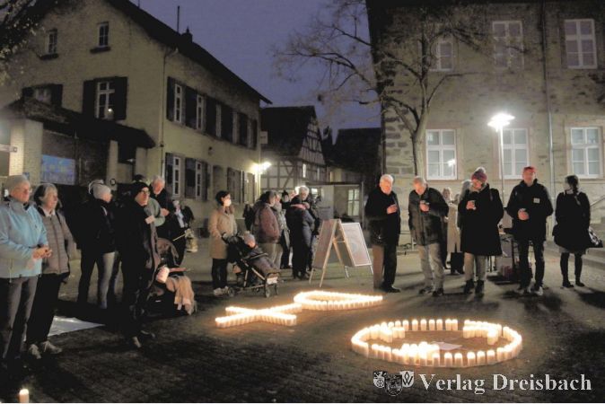 Bei einem warmen Punsch kamen Hofheimer*innen ins Gespräch über die Themen der Veranstaltung.
