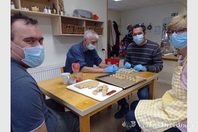 Im Rahmen der Backwoche wurde im PSZ fleißig Konfekt zubereitet.