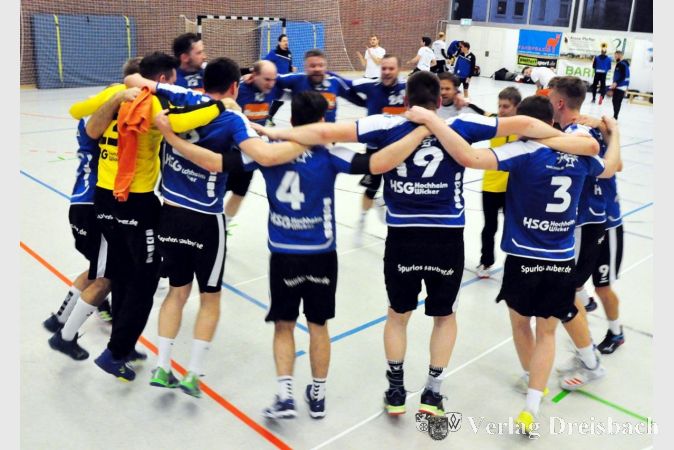 Die 2. Herren traten zuerst in Kriftel an und freuten sich nach dem Sieg über eine perfekte Hinrunde.