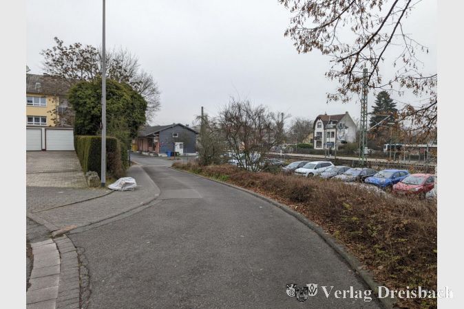 Die Bahn bevorzugt eine Unter- oder Überführung in der Verlängerung der Rathausstraße als barrierefreie Anbindung.
