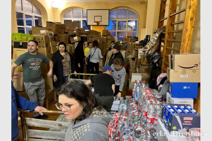 Auspacken der Spenden in Pilawa Gorna.