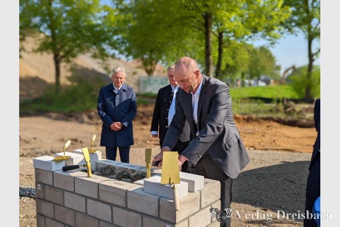 Volker Ludwig, Geschäftsführer von Interxion, bei der Grundsteinlegung.