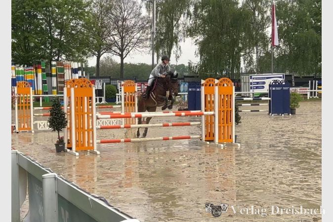 Elisa Rungatscher und ihre Stute La Coletta beim Sprung.