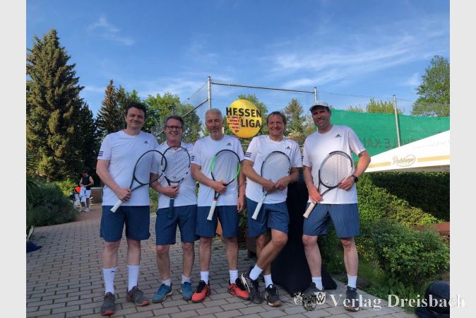 Zufriedene Herren 50 nach den ersten beiden Spieltagen. V.l.n.r.: Christian Bernhard, Maarten Wolterink, Jens Härder, Holger Heller und Volker Karg.