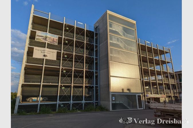 Die Quartiers-Garagen auf dem Phrix-Gelände. Nicht jeder findet die dort zum Einsatz gekommene Stahlskelettbauweise besonders ansehnlich. Eine Veränderung des äußeren Erscheinungsbildes kann zum jetzigen Zeitpunkt jedoch nicht mehr verbindlich erwirkt werden.