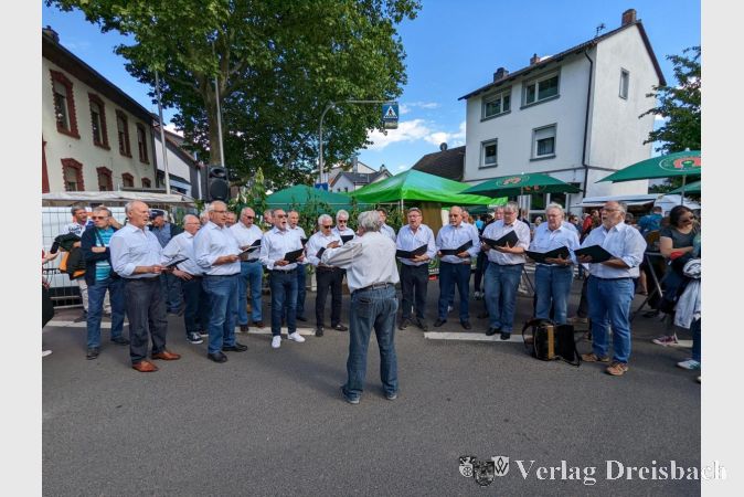 Der Männerchor des Liederkranzes unter der Leitung von Kurt Mitternacht sorgte für die musikalische Untermalung der Festeröffnung.