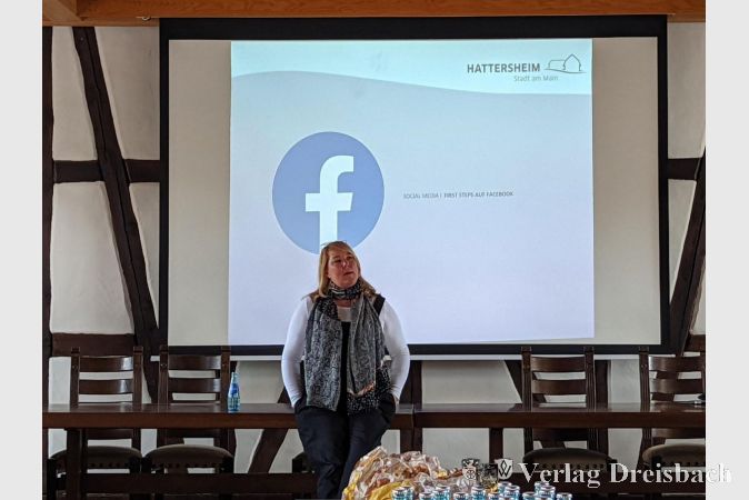 Die Referentin Inga Glamann leitete den Workshop "Facebook für Anfänger" im Hessensaal des Alten Posthofs.
