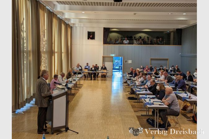 Die Sitzung der Stadtverordnetenversammlung am 9. Juni fand seit längerem mal wieder im Okrifteler Haus der Vereine statt. In den letzten beiden Pandemiejahren war die Sporthalle am Karl-Eckel-Weg der bevorzugte Schauplatz.