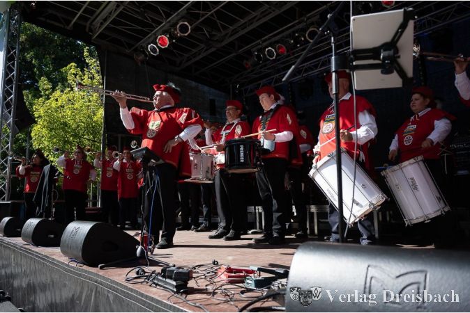 Eröffnet wurde das Parkfest am Freitag um 17 Uhr vom Fanfarenzug des KKK, angeführt von Stabsführer Edelbert Hoss.