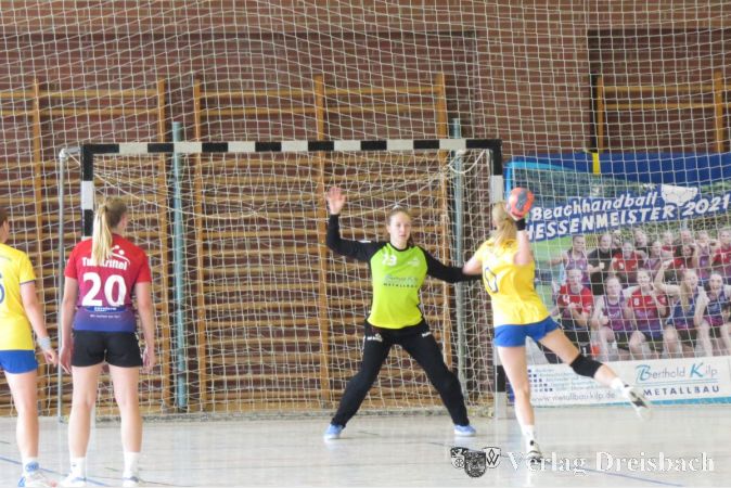 Torfrau Yasmin Koczy und die weibliche B-Jugend kamen beim eigenen Turnier auf Platz zwei.
