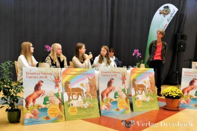 Von links nach rechts: Leonie, Lara, Alina und Leticia aus der G10a.
