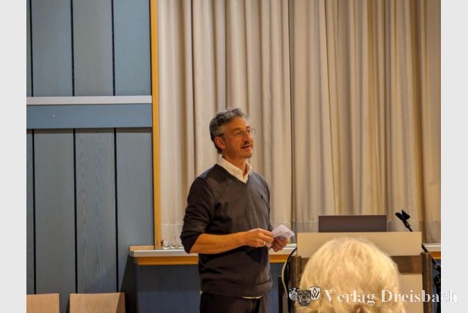 Moderator Steffen Popp führte launig und souverän als Moderator der Zweiten Sicherheitskonferenz durch den Abend.
