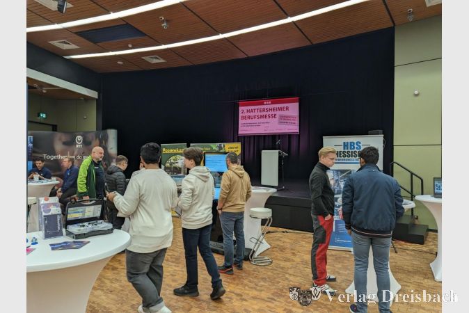 Die Größe der Hattersheimer Stadthalle wurde tatsächlich benötigt, um den vielen ausstellenden Firmen und Institutionen ausreichend Platz zu bieten.