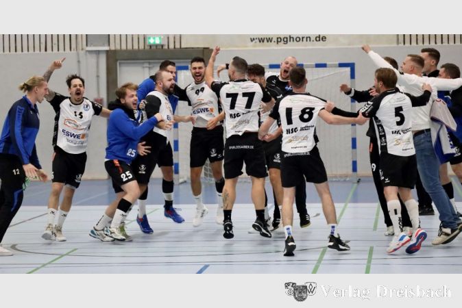 Große Freude über den Sieg bei Oberligaabsteiger TSG Münster.