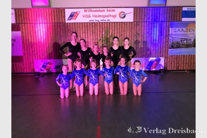 Die Nachwuchsgymnastinnen bei der Turn- und Tanzgala: (unten, v. l.) Emmalinka, Emma, Anne, Karla, Lena, Sarah; (oben, v. l.) Maja, Viana, Viktoria, Luise, Aylin, Alina.
