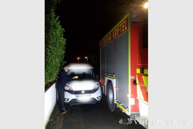 "Sie haben einen Einsatz behindert": Wieder wurden viele falsch parkende Fahrzeuge mit entsprechenden Hinweiszetteln versehen.