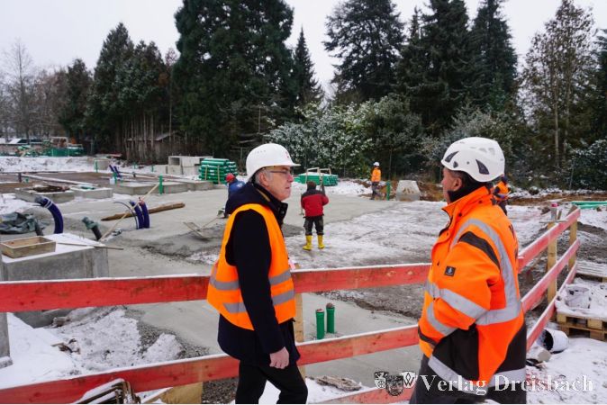 Der Erste Beigeordnete Franz Jirasek stattete der Baustelle an der Raiffeisenstraße einen Besuch ab.