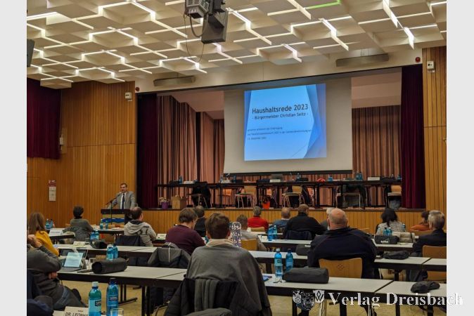 Im Rahmen der letzten Sitzung der Gemeindevertretung im Jahr 2022 hielt Bürgermeister Christian Seitz seine diesjährige Haushaltsrede.