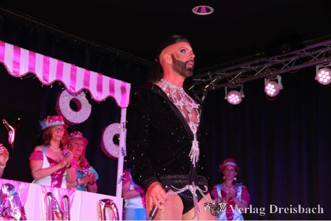 Tarabas van Luk riss die Damen zum Schluss der Sitzung noch einmal richtig mit.