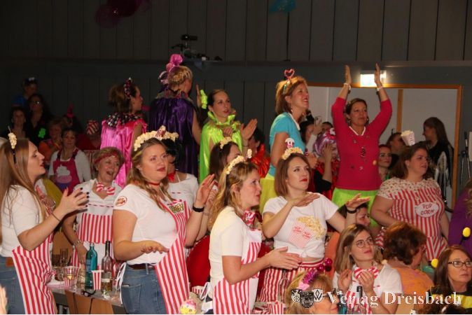 Das begeisterte Publikum. Nicht nur Bonbons, Zuckerstangen oder Donuts, sondern auch Popcorn eignet sich gut zur Abrundung des Kostüms.